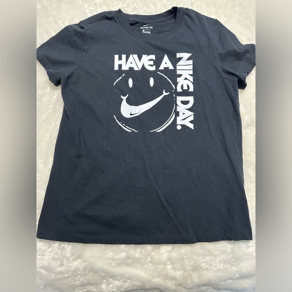 Size large Nike shirt